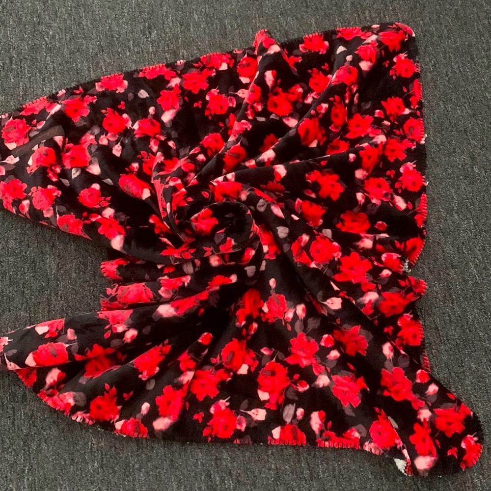 Victoria Secret’s Fleece Sherpa Blanket 100% New Floral Print